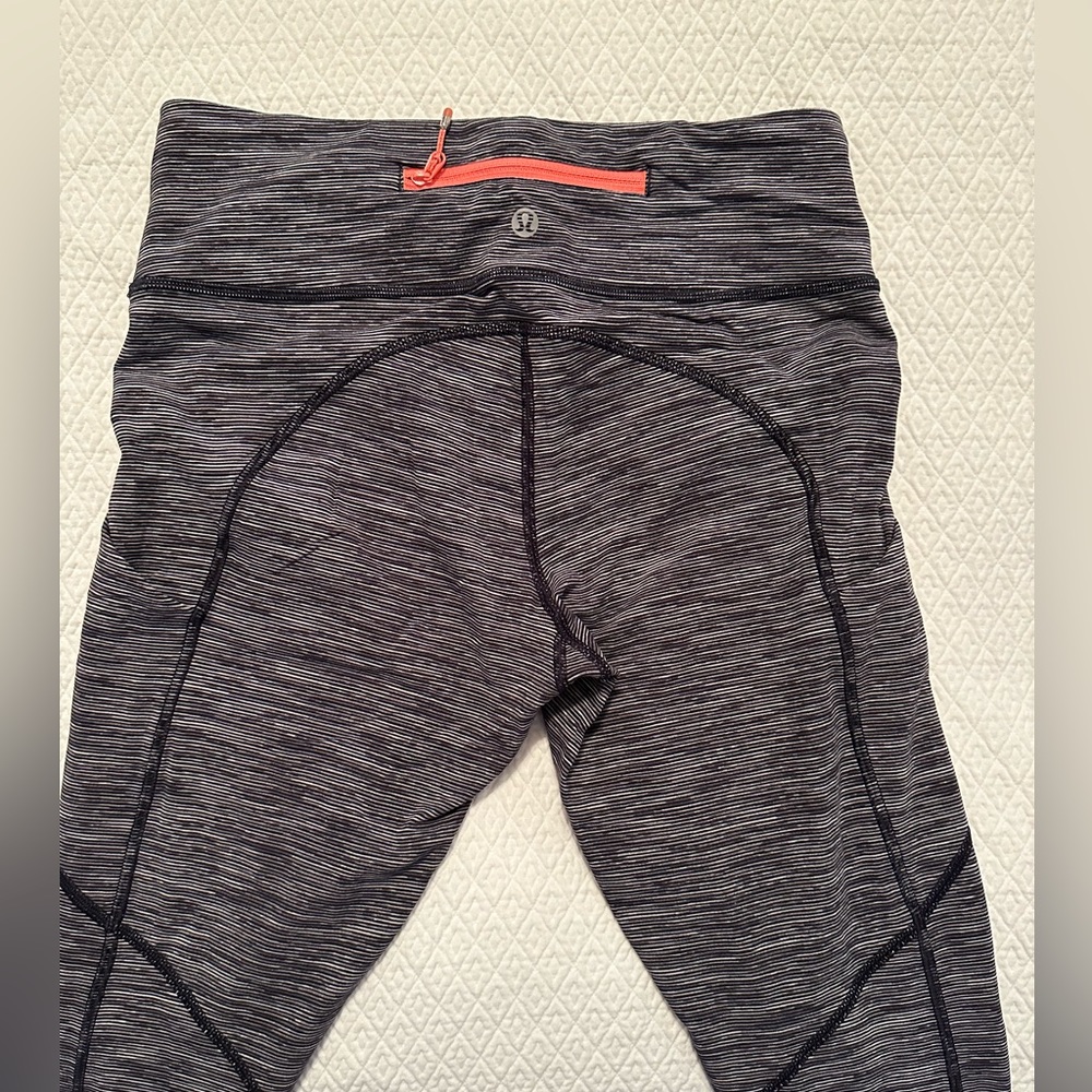 Lululemon Speed Up Legging, Size 6. - Picture 2 of 4